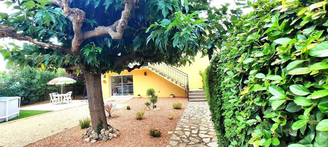 Gîte pour 4 personnes, avec piscine ainsi que vue et jardin à Cournonterral - 3