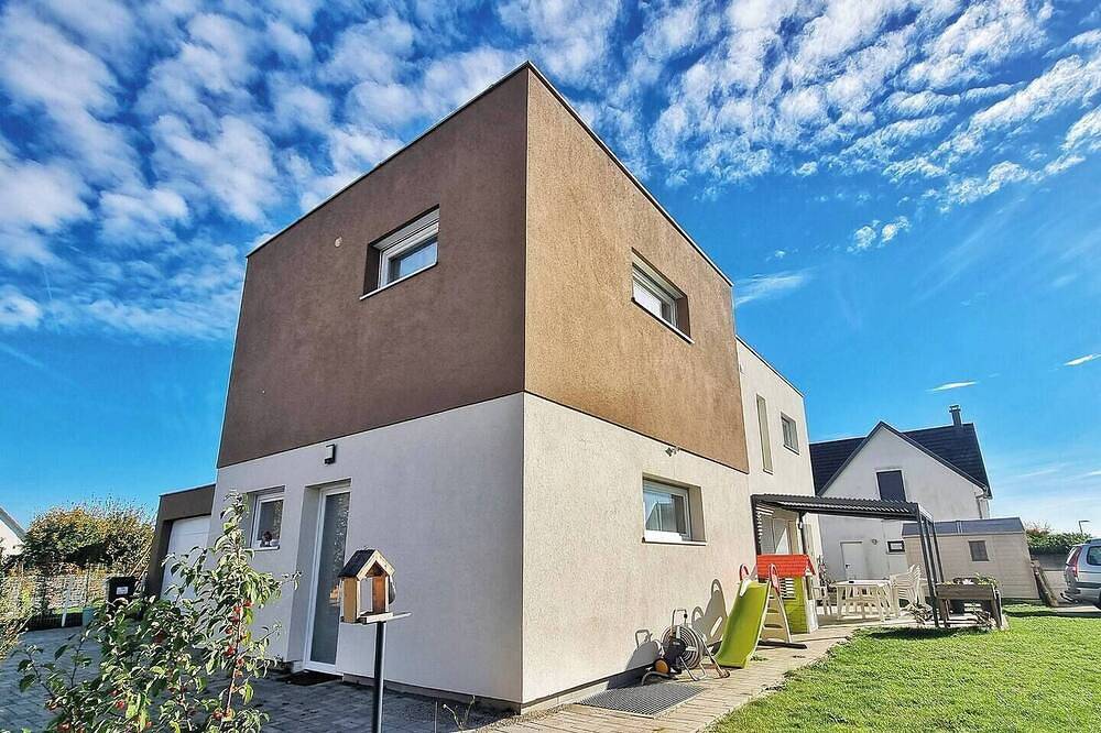 Appartement entier, Charmant Duplex Climatisé avec Terrasse – Proche Anneau du Rhin & Colmar in Niederentzen, Région de Guebwiller