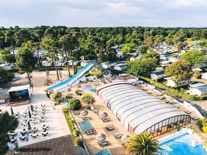 Camping pour 8 personnes, avec Terrasse