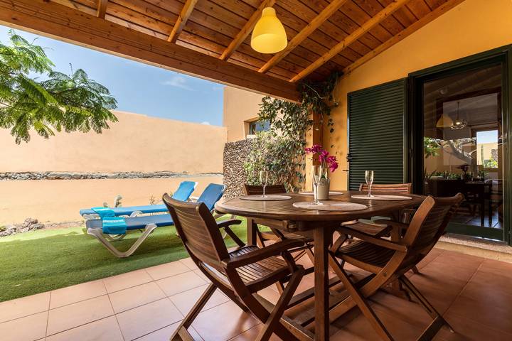 Casa de vacaciones "Villa Orquidea" con vistas a la montaña, jardín y Wi-Fi in Tamaragua, La Oliva