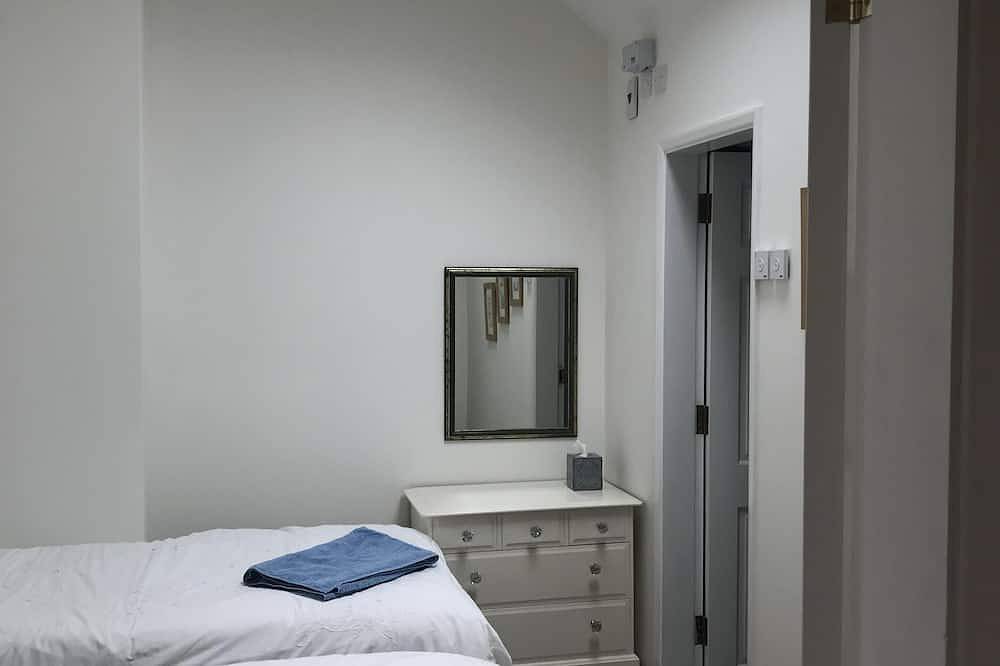 Spacious House 3 ensuite bedrooms, sleeps 6, Centre of Helmsley, Pet friendly, in Helmsley, North York Moors National Park