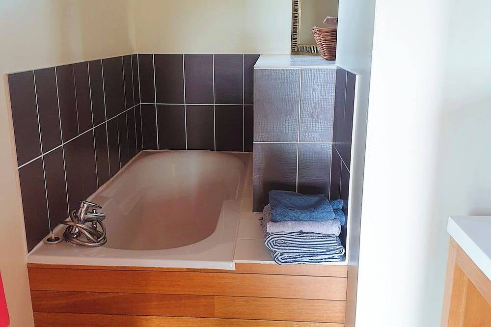 5 Minuten vom Strand entfernt, beheiztes Hallenbad, Sauna, Haustiere willkommen in Erquy, Côte d’Émeraude