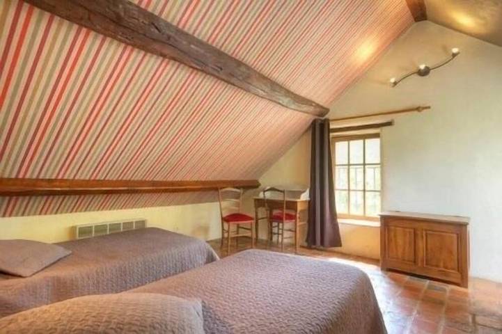 Gîte pour 9 personnes, avec terrasse ainsi que piscine et jardin à Buffon - 4