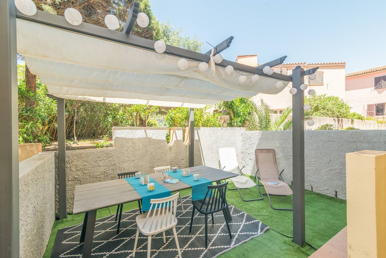 Apartamento entero, Apartamento 'Loriana Seaside Home' con terraza privada, jardín y aire acondicionado in Santa Teresa di Gallura, Santa Teresa Gallura (Municipality)