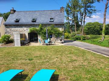 Gîte pour 4 personnes, avec jardin à Plomodiern