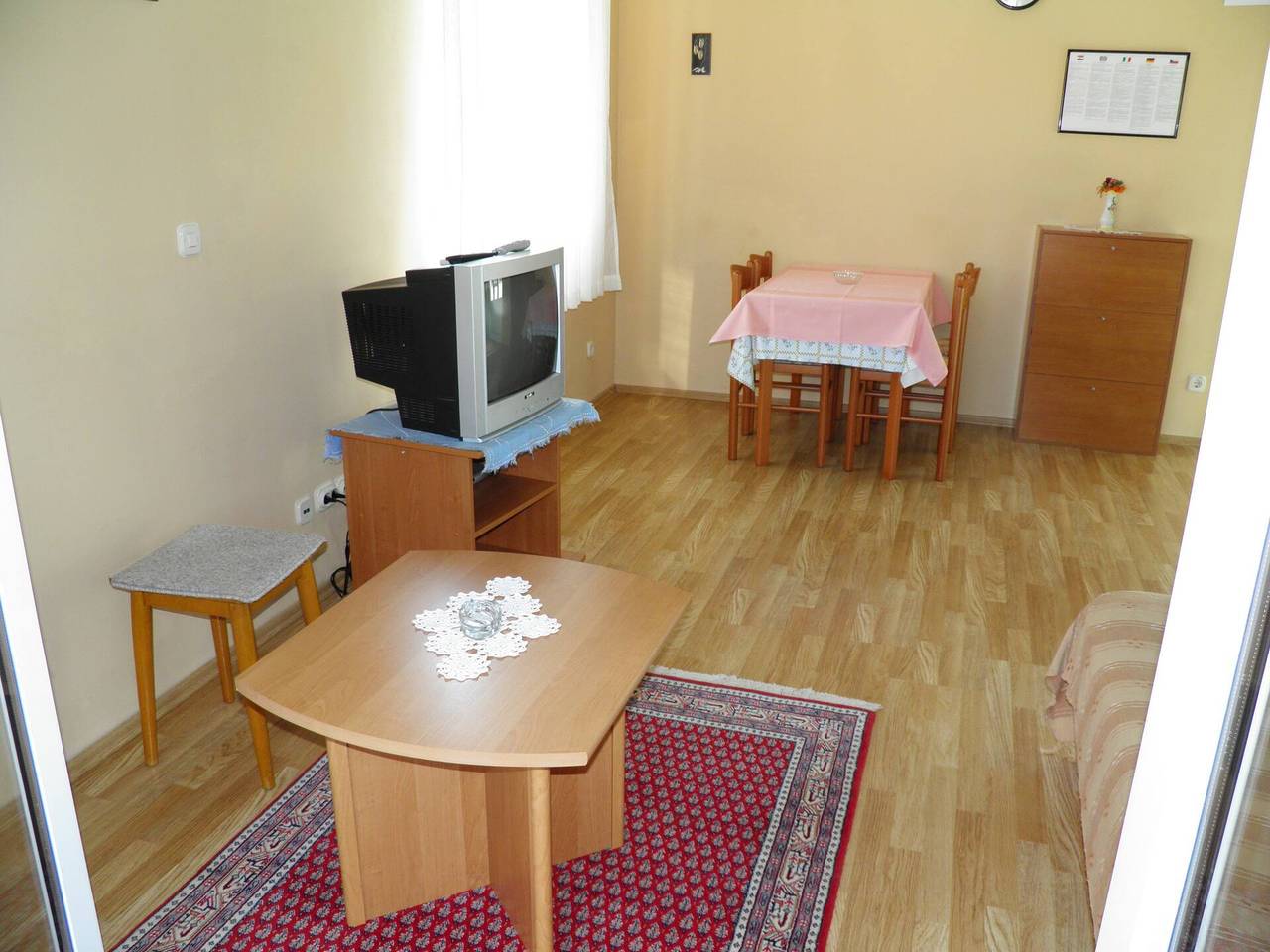 Ganze Wohnung, Standard Apartment Klaric Prvic - 200 m vom Strand entfernt, mit Balkon in Zarok, Baska