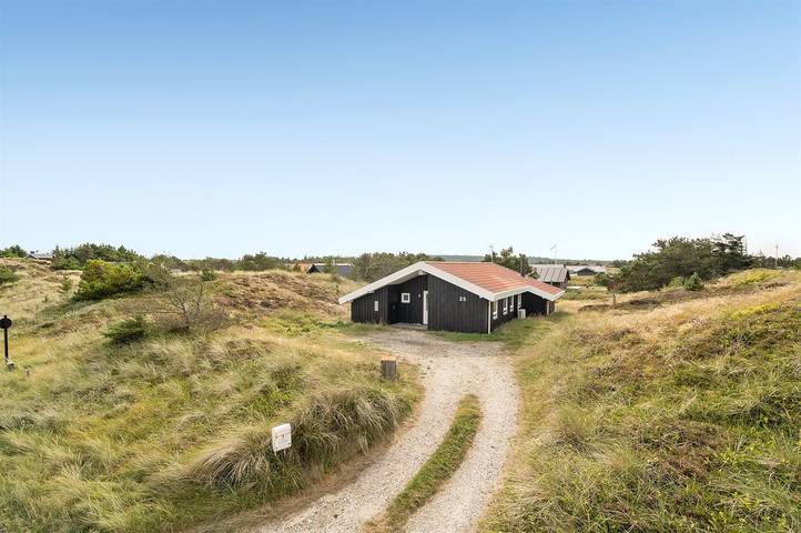 Ferieudlejning for 6 personer, med terrasse og jacuzzi samt sauna i Klitmøller
