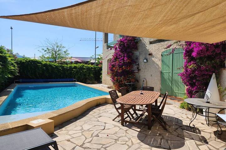 Location de vacances pour 10 personnes, avec balcon et jardin dans Casino Plein Air la Ciotat