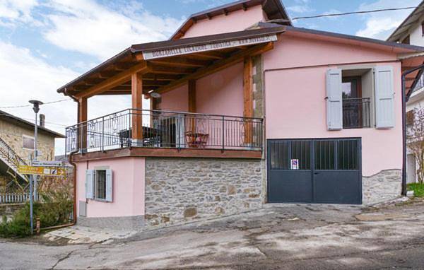 Gîte pour 3 personnes, avec terrasse et vue, animaux acceptés à Camugnano