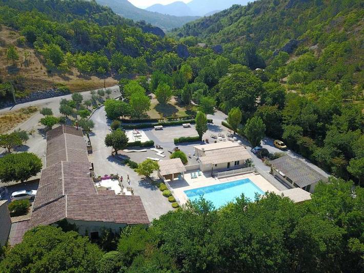 Camping pour 4 personnes, avec piscine et terrasse, animaux acceptés dans la Région de nyons - 3