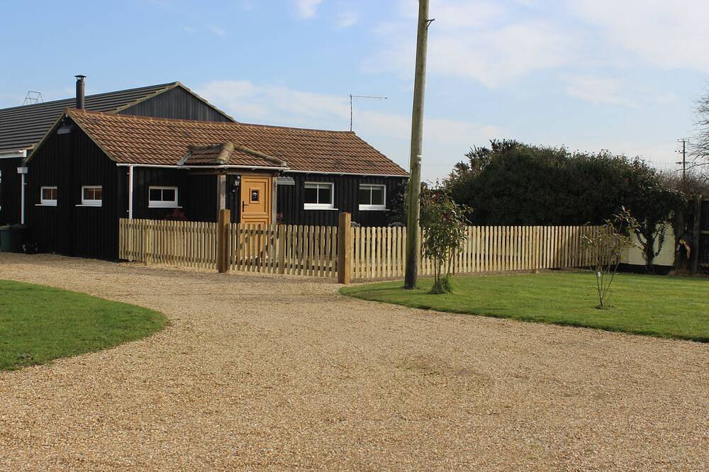 Dairy Cottage. Delightful luxury rustic cottage nr New Forest and South Coast. in Dorset