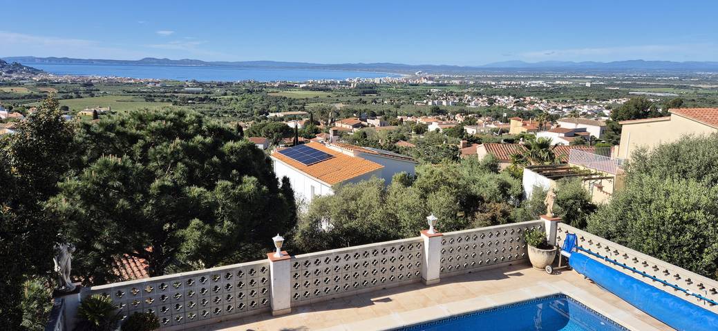 Chalet para 6 personas, con terraza y jardín en Alt Empordà - 4
