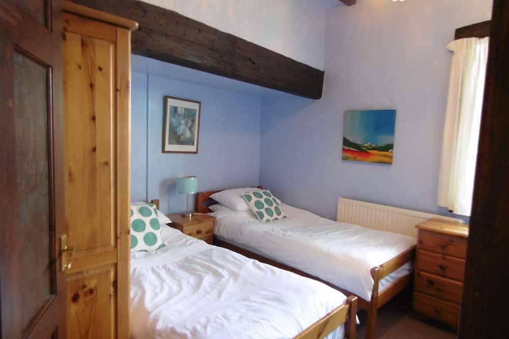 Bonne base centrale près de Peak District, 5 chambres, 3 douches, Wifi, Skytv, in Derbyshire