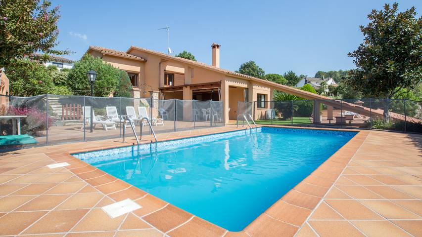 Casa rural para 6 personas, con Terraza y Jardín en Selva