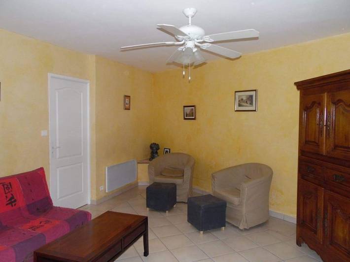 Gîte pour 4 personnes, avec terrasse ainsi que piscine et jardin à Régusse - 3