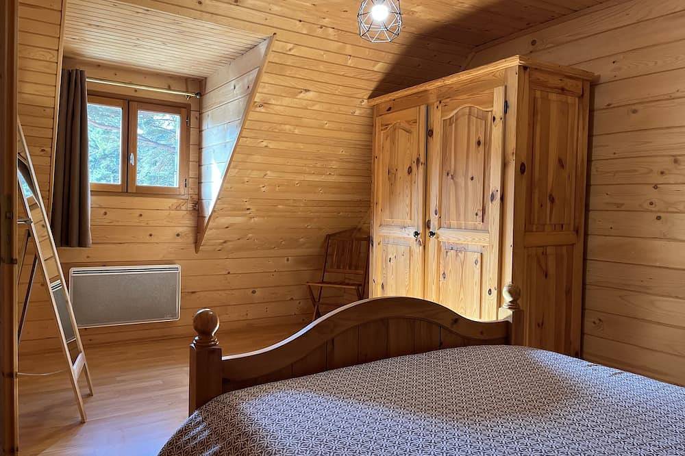 A louer chalet \"Les Genets\" de 70 M2 a 250 m du lac Chambon in Murol, Parc naturel régional des Volcans d'Auvergne