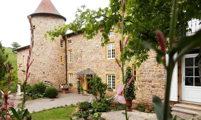Chambre d’hôte pour 2 personnes, avec Jacuzzi et Terrasse ainsi que Jardin et Piscine à Pouilly-sous-Charlieu