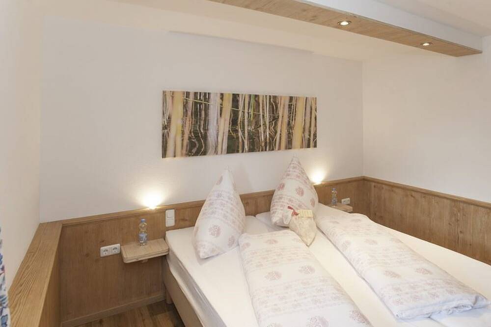 Ganze Wohnung, Ferienwohnung Insel Wörth mit 95 qm, 2 Schlafzimmer, 1 Wohn-Schlafbereich, max. 8 Personen in Seehausen am Staffelsee, Das Blaue Land