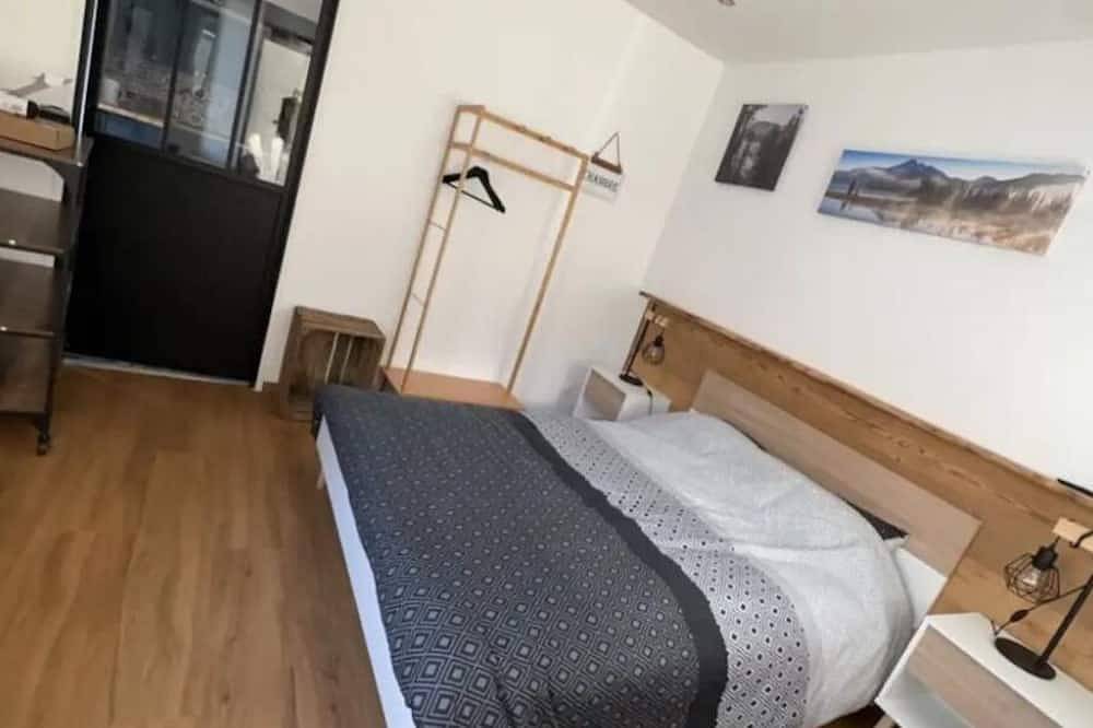 Entire apartment, Le gîte de la ruelle With its whirlpool bath in Remiremont, Épinal region