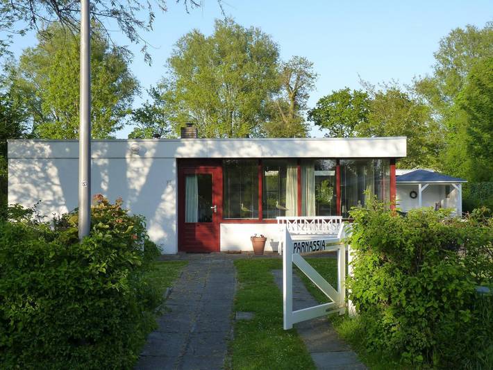 Bungalow voor 4 personen, met terras en balkon/terras in Oostkapelle