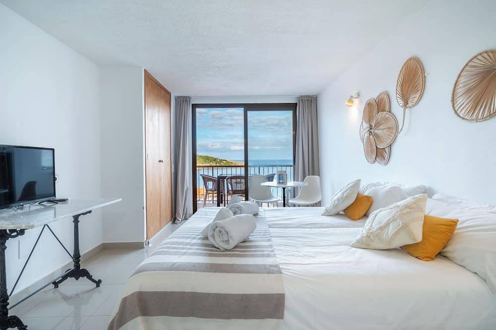 Entire apartment, Es Grop Est. Vista Mar in S'Arenal Petit, Sant Joan de Labritja