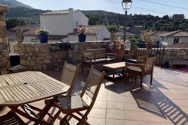 Location de vacances pour 4 personnes, avec terrasse et jardin à Santa-Reparata-di-Balagna