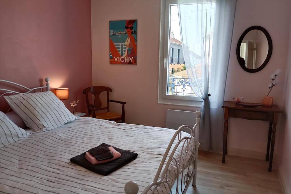 Renovated Home with Modern Comforts, Near Vichy Center, 3 Bedrooms, All-Inclusive Amenities in Bellerive-sur-Allier, Vichy region