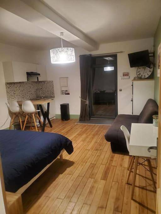 Gîte pour 4 personnes, avec terrasse et jardin dans Bougé-Chambalud