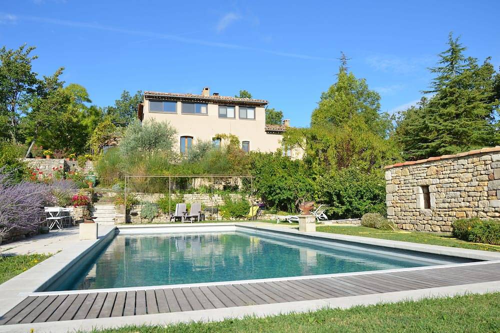 T2 im Erdgeschoss in provenzalischen Bastide mit Schwimmbad, im Herzen des Luberon in Castellet, Regionaler Naturpark Luberon