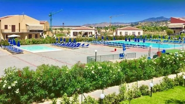 Apartamento de vacaciones para 6 personas, con vistas y jardín además de piscina para niños y piscina - 1