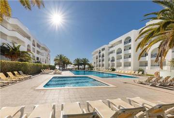 Gîte pour 4 personnes, avec balcon et piscine à Porches