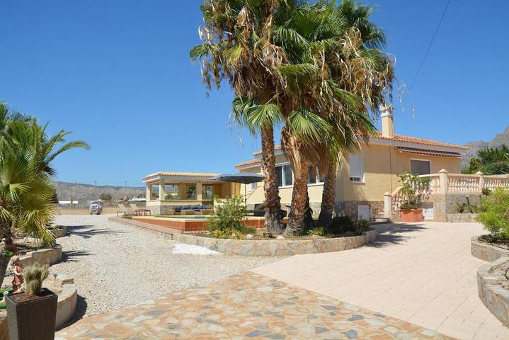 Chalet para 8 personas, con Balcón y Terraza además de Jardín y Piscina en Busot