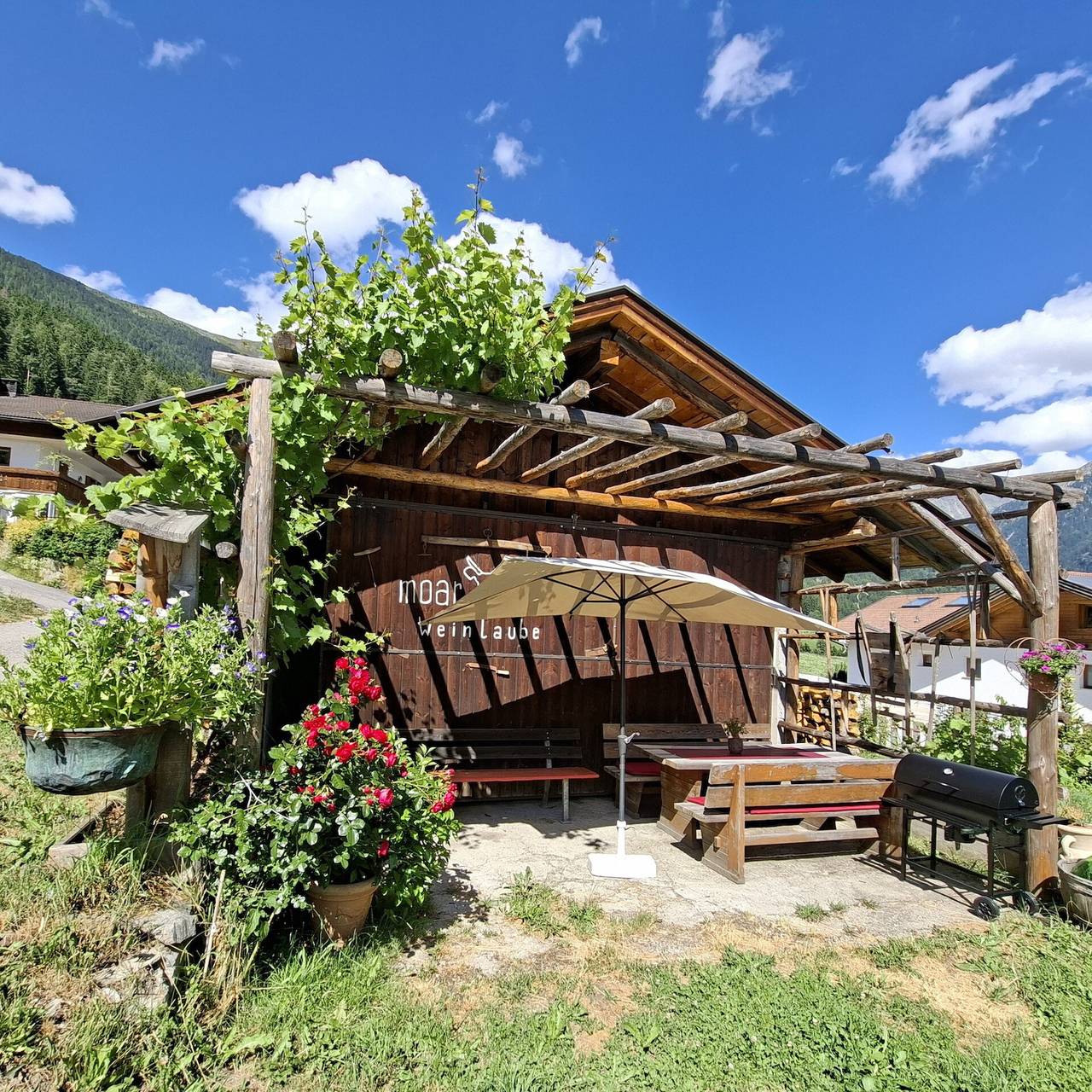 Ferienhaus 'Xxl-Appartement Moarhof' mit Bergblick, privater Terrasse und Wlan in Ahornach, Sand in Taufers