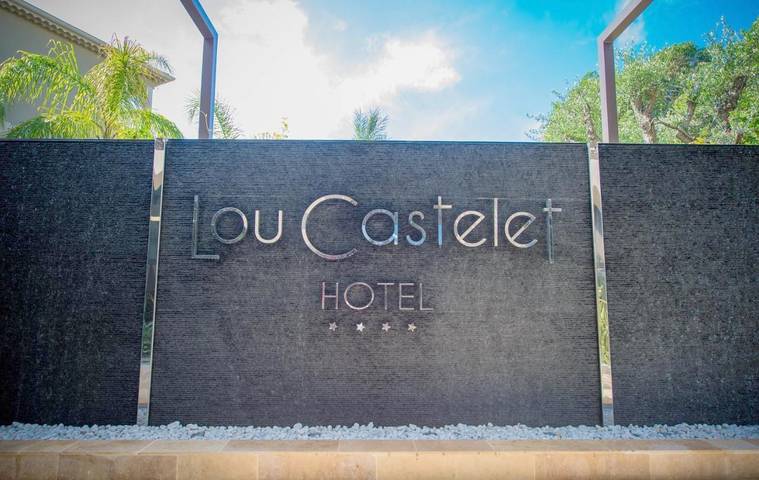 Hôtel pour 4 personnes, avec jardin ainsi que vue et piscine à Carros - 3