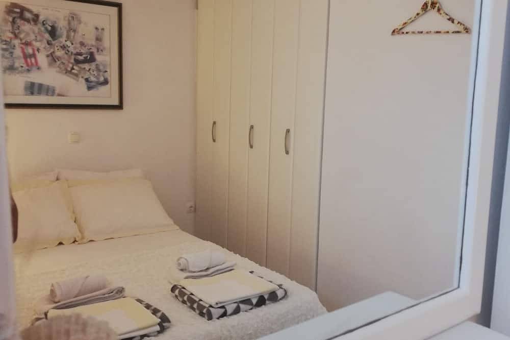 Ganze Wohnung, Apartment Olly direkt am Meer große Terrasse mit Grill 4 Sonnenliegen und Garten in Klek, Dubrovnik-Neretva