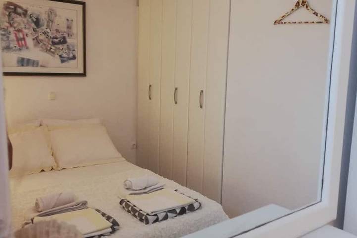 Ganze Wohnung, Apartment Olly direkt am Meer große Terrasse mit Grill 4 Sonnenliegen und Garten in Klek, Dubrovnik-Neretva