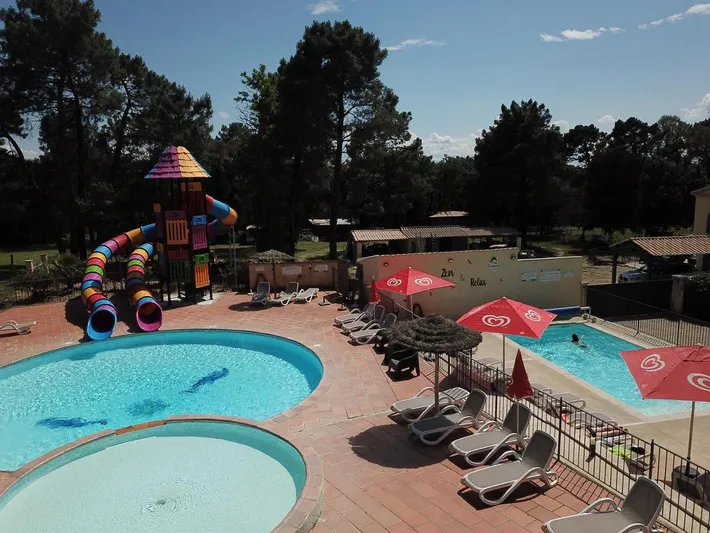 Camping pour 4 personnes, avec piscine ainsi que bassin pour enfant et terrasse - 1