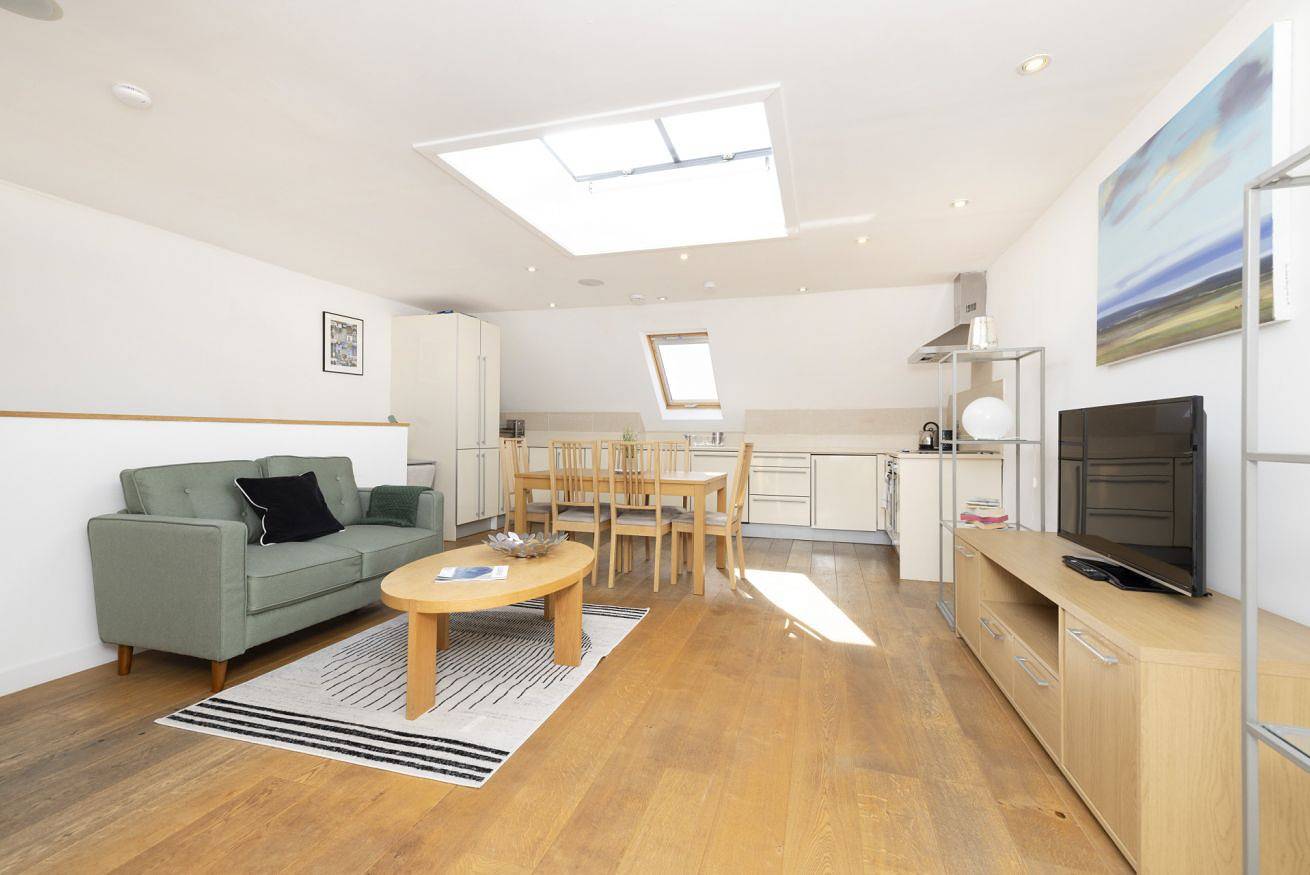 Entire apartment, Splendid Flat near Edinburgh Castle in Edinburgh, Edinburgh and Lothian