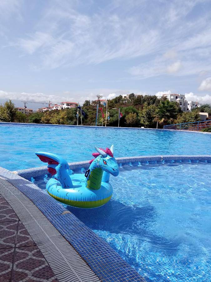 Appart’hôtel pour 4 personnes, avec vue et bassin pour enfant ainsi que piscine et jardin