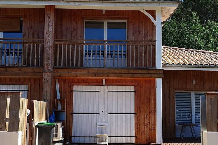 Pretty new house on the edge of a forest with its own private Spa, 7 minutes from the beach! in Lège-Cap-Ferret, Region de Arcachon