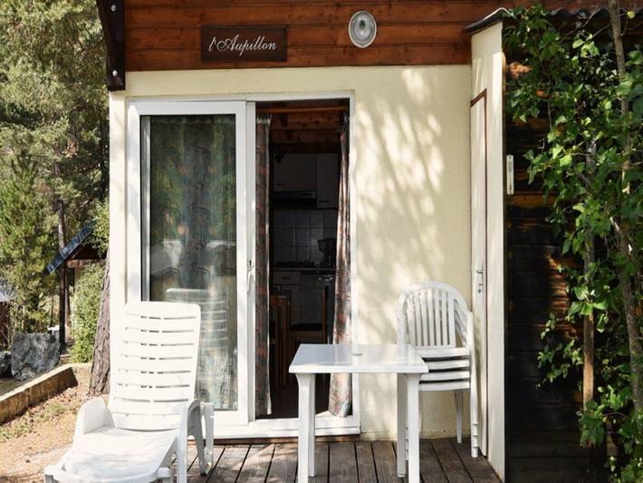 Gîte pour 2 personnes, avec piscine à Méolans-Revel