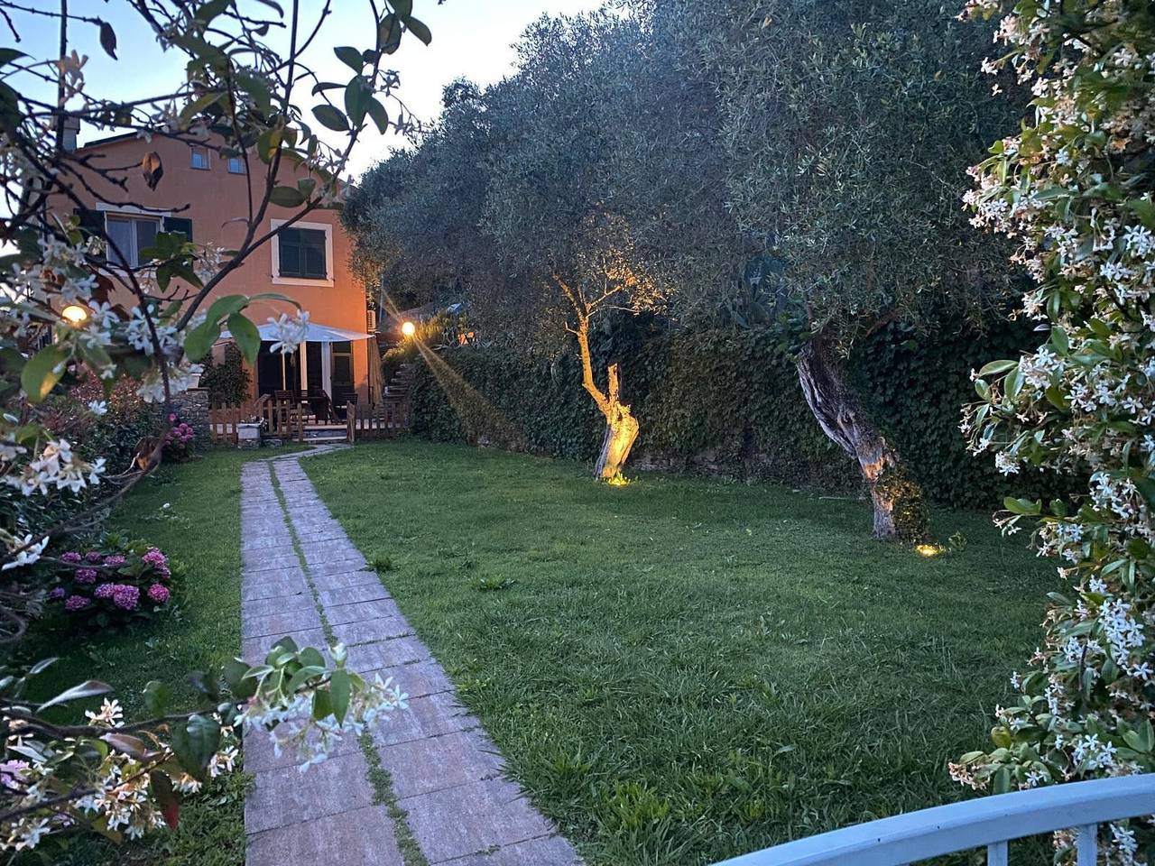 Villa 'Due Ulivi' avec terrasse privée, jardin privé et Wi-Fi in Commune de Lavagna, Riviera di Levante