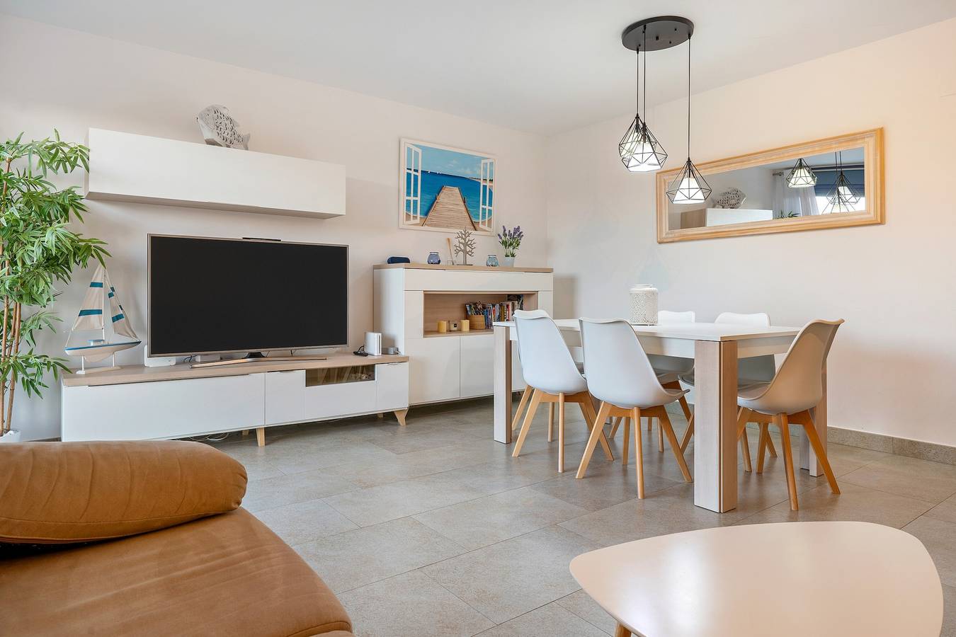 Appartement entier, Appartement 'Cambrils Platja' avec piscine partagée, Wi-Fi et climatisation in Vilafortuny, Cambrils