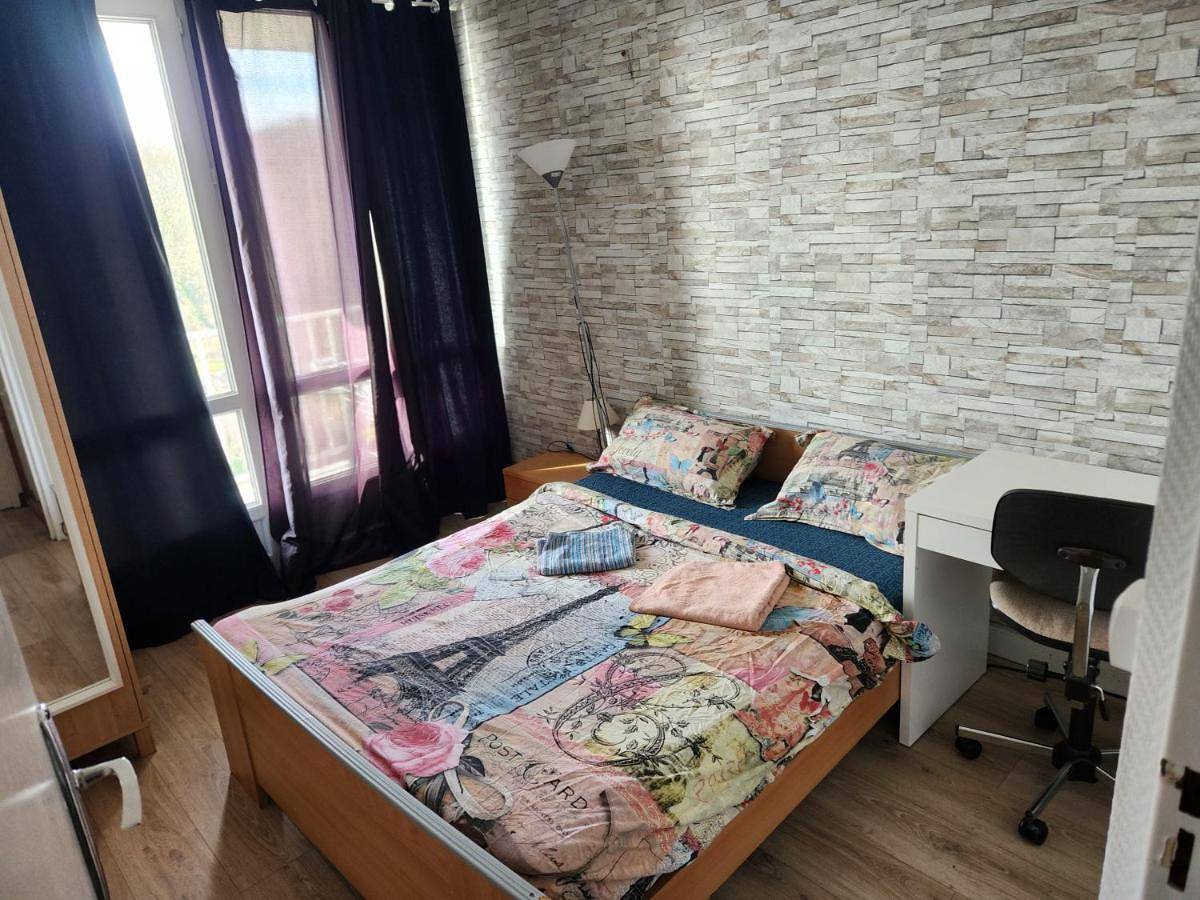 Chambre privée près aéroport Paris Orly in Athis-Mons, Essonne