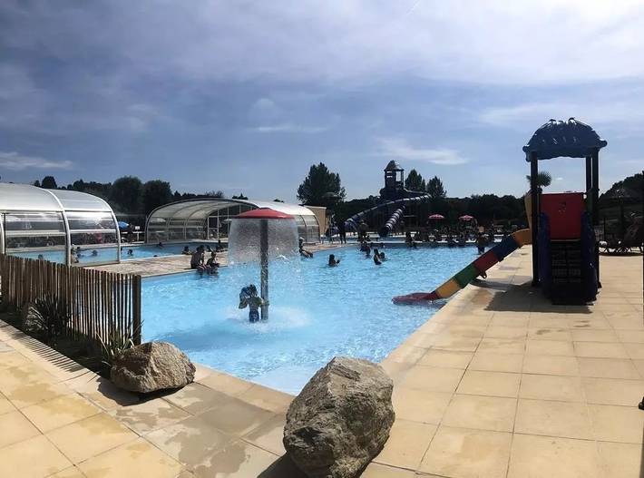 Mobil home pour 4 personnes, avec piscine et terrasse, animaux acceptés à Longny-au-Perche