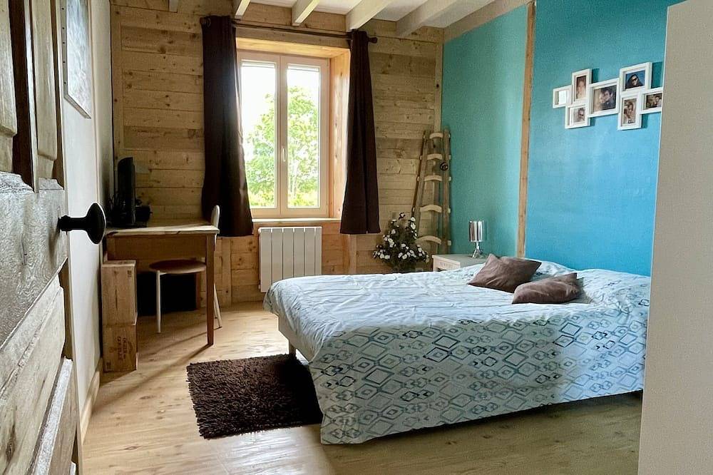 Maison de campagne avec piscine privée et chauffée, sans vis à vis, en Auvergne in La Tuilière, Région de Roanne