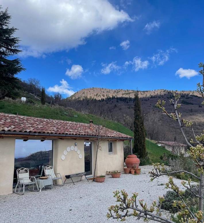 Gîte pour 3 personnes, avec vue et jardin, animaux acceptés