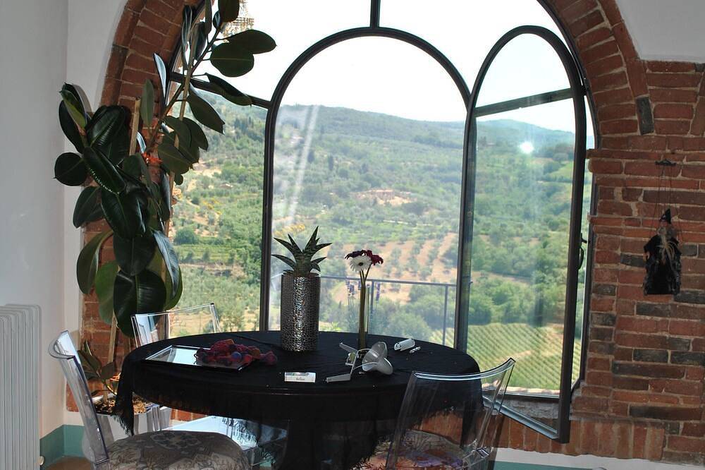 Marelli House in Trequanda, Provincie Siena