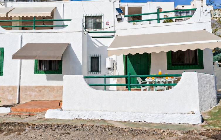 Cozy 140m² Apartment: Wifi, Parking & Steps to Coastline and Dining in Adra, Costa de Almería
