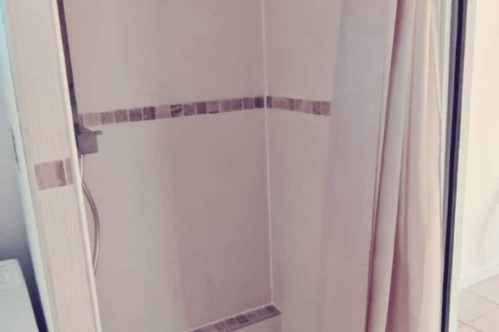 Location de vacances pour 4 personnes, avec jardin ainsi que piscine et terrasse à Istres - 4